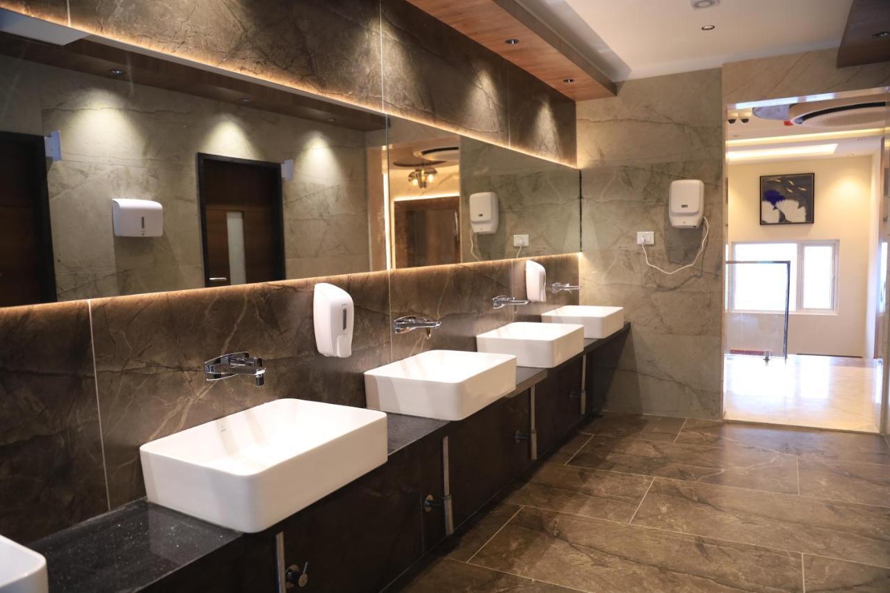 Kings Bury Inn Кумбаконам Екстериор снимка