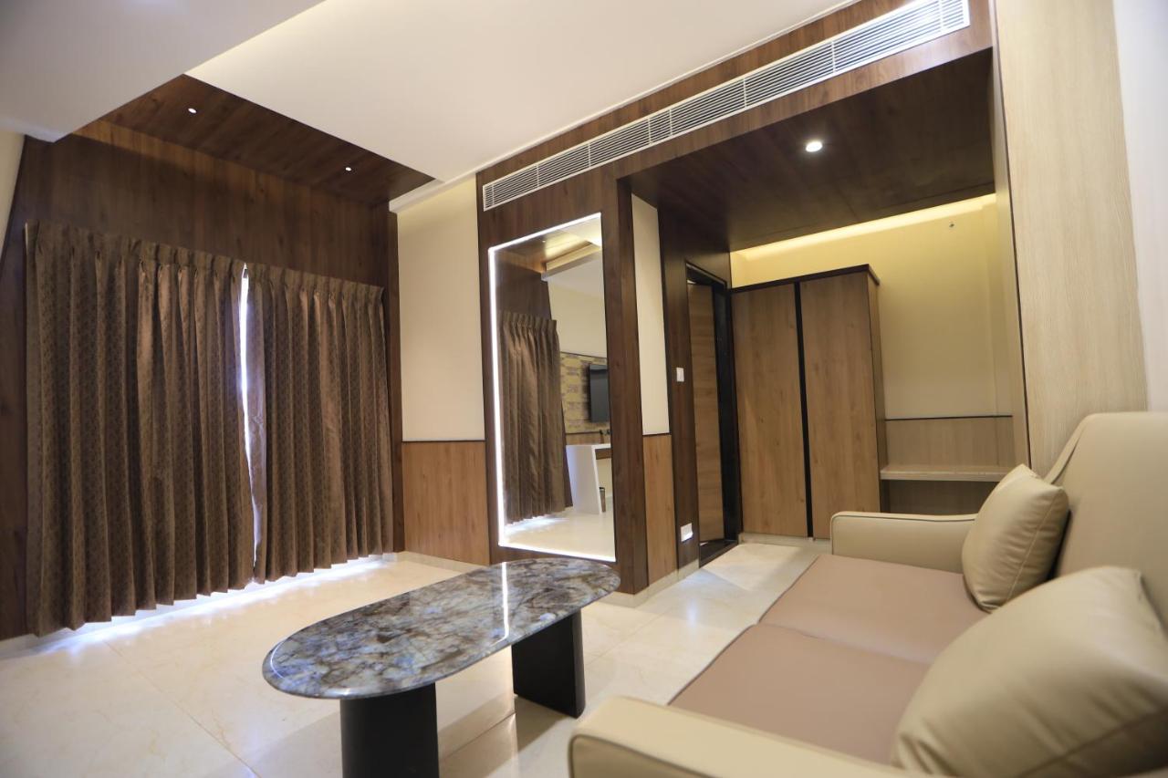 Kings Bury Inn Кумбаконам Екстериор снимка