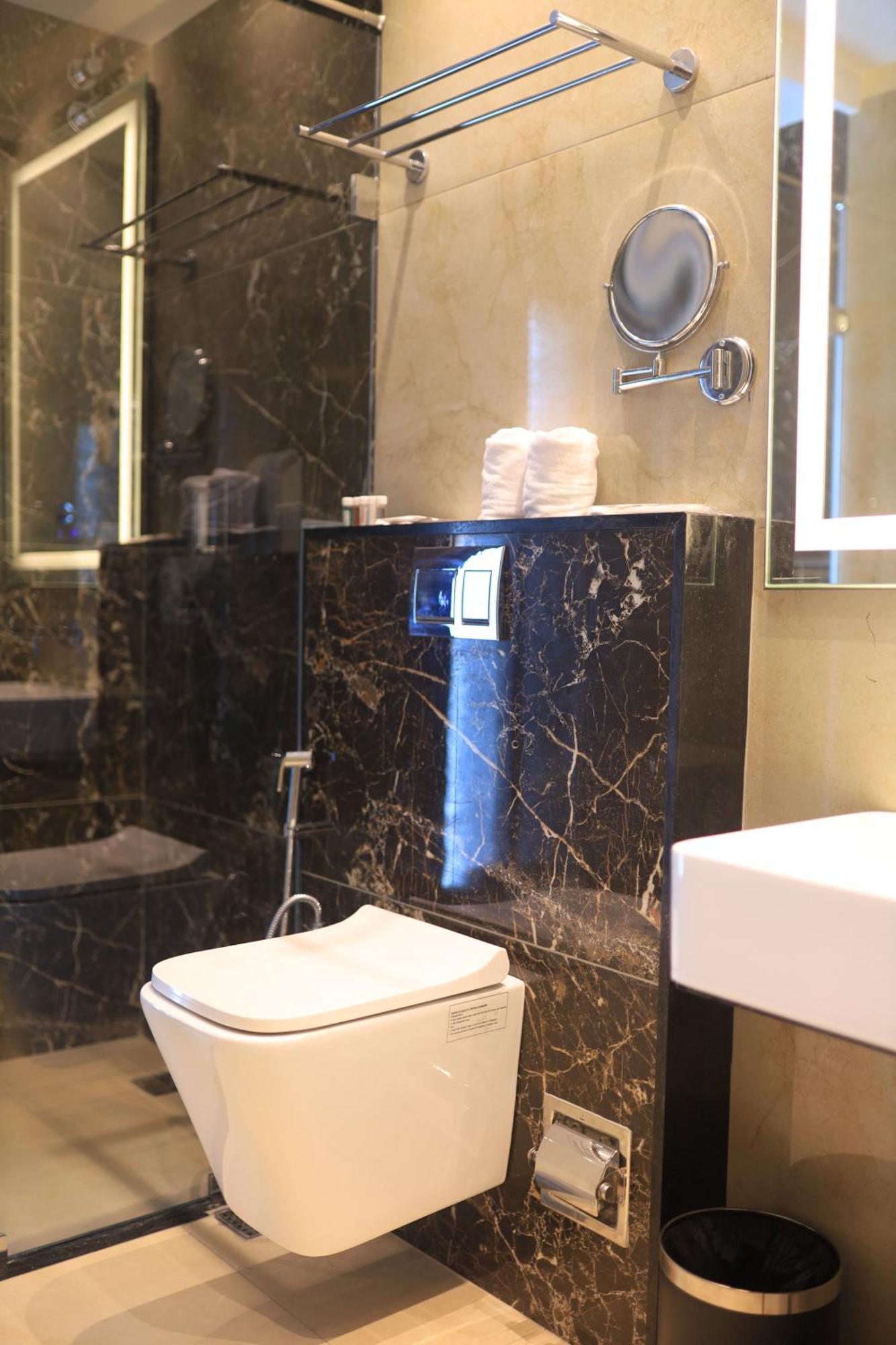 Kings Bury Inn Кумбаконам Екстериор снимка