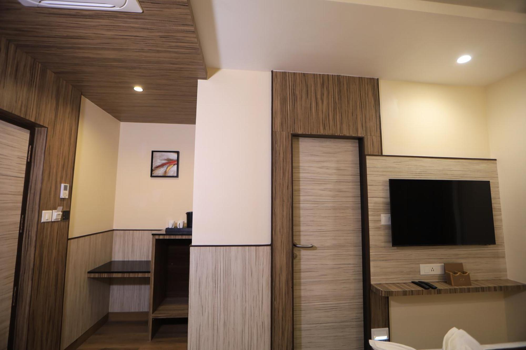 Kings Bury Inn Кумбаконам Екстериор снимка