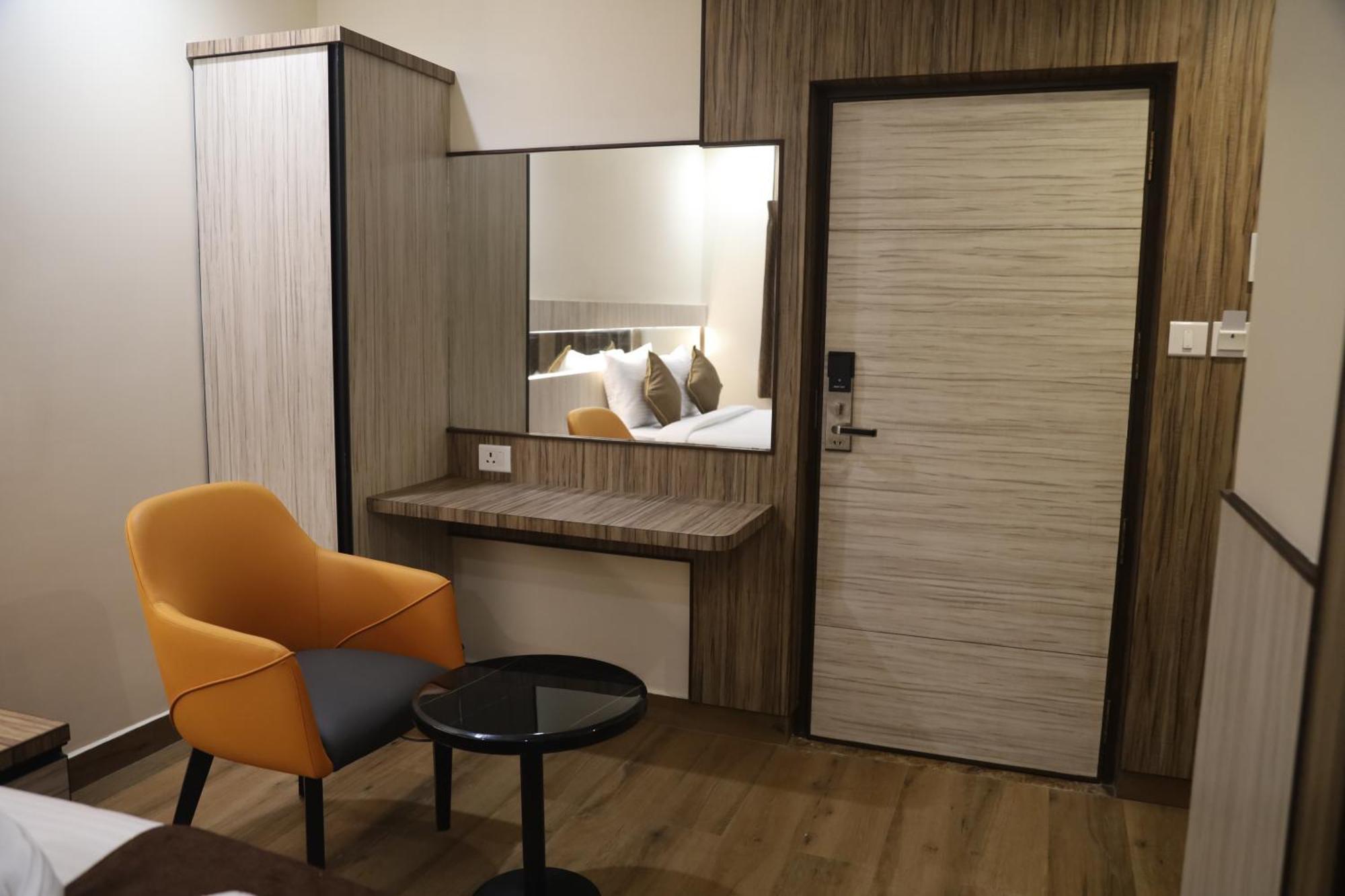 Kings Bury Inn Кумбаконам Екстериор снимка