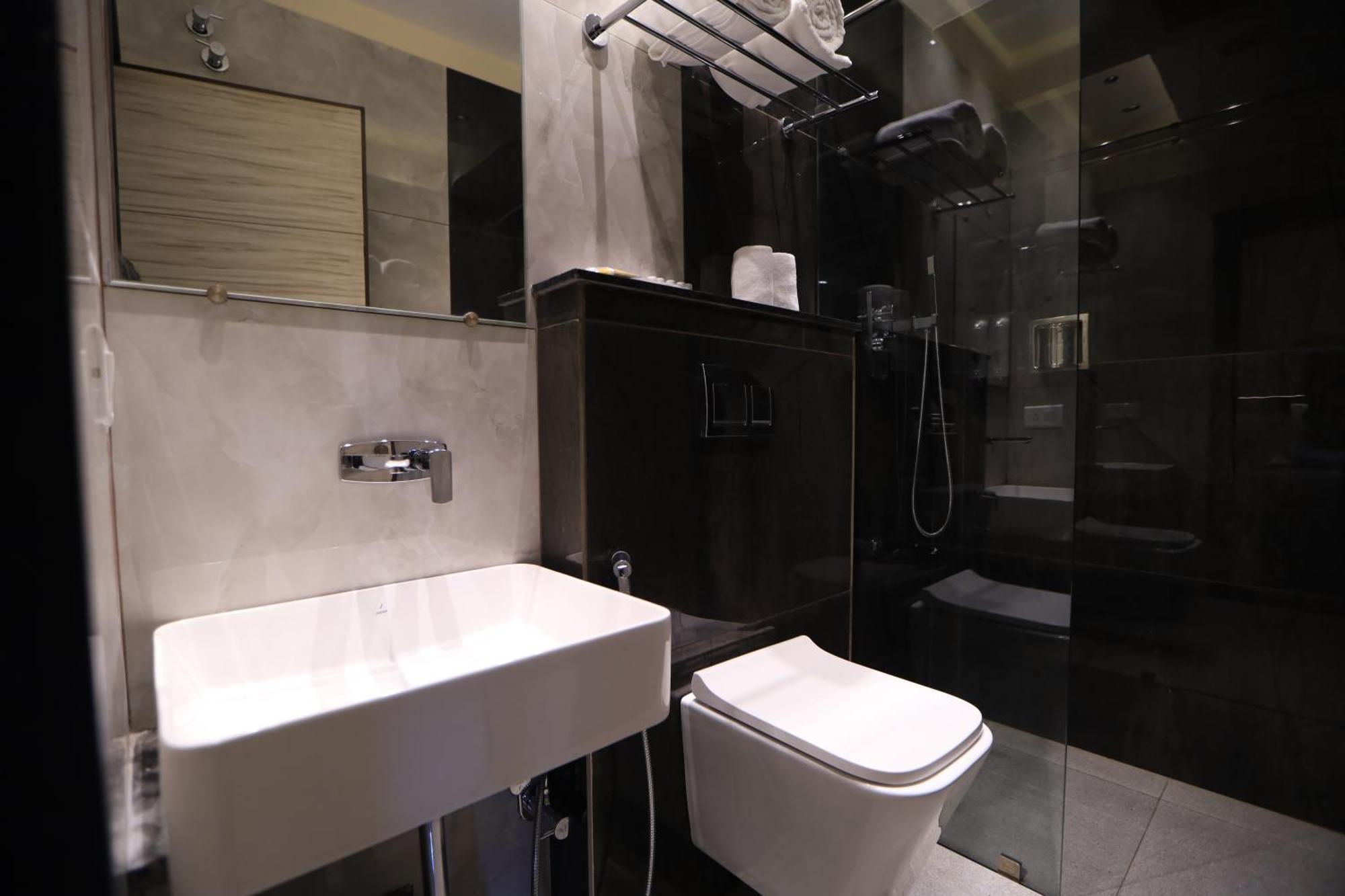 Kings Bury Inn Кумбаконам Екстериор снимка