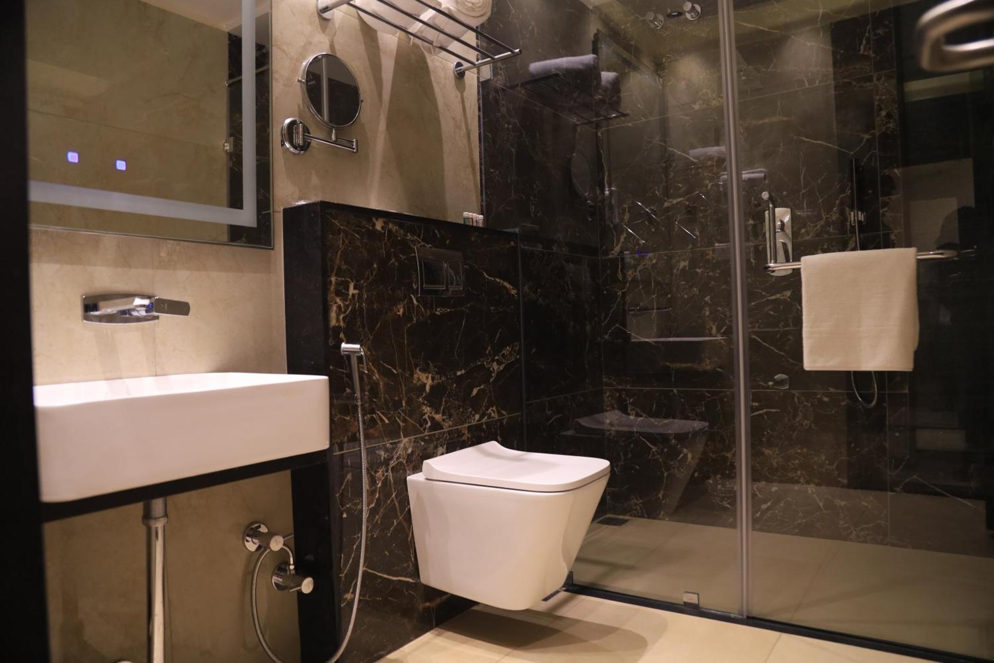 Kings Bury Inn Кумбаконам Екстериор снимка