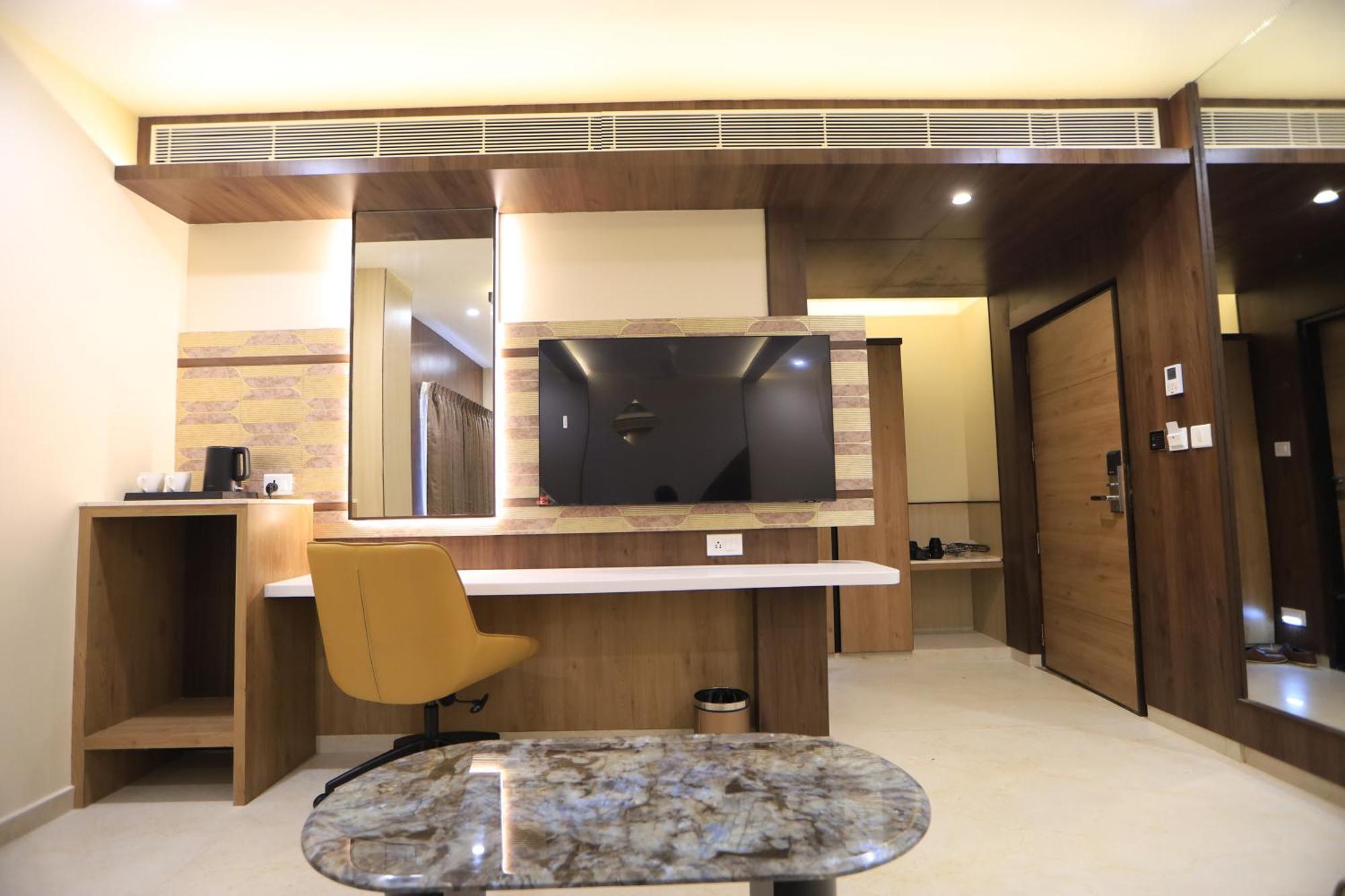 Kings Bury Inn Кумбаконам Екстериор снимка