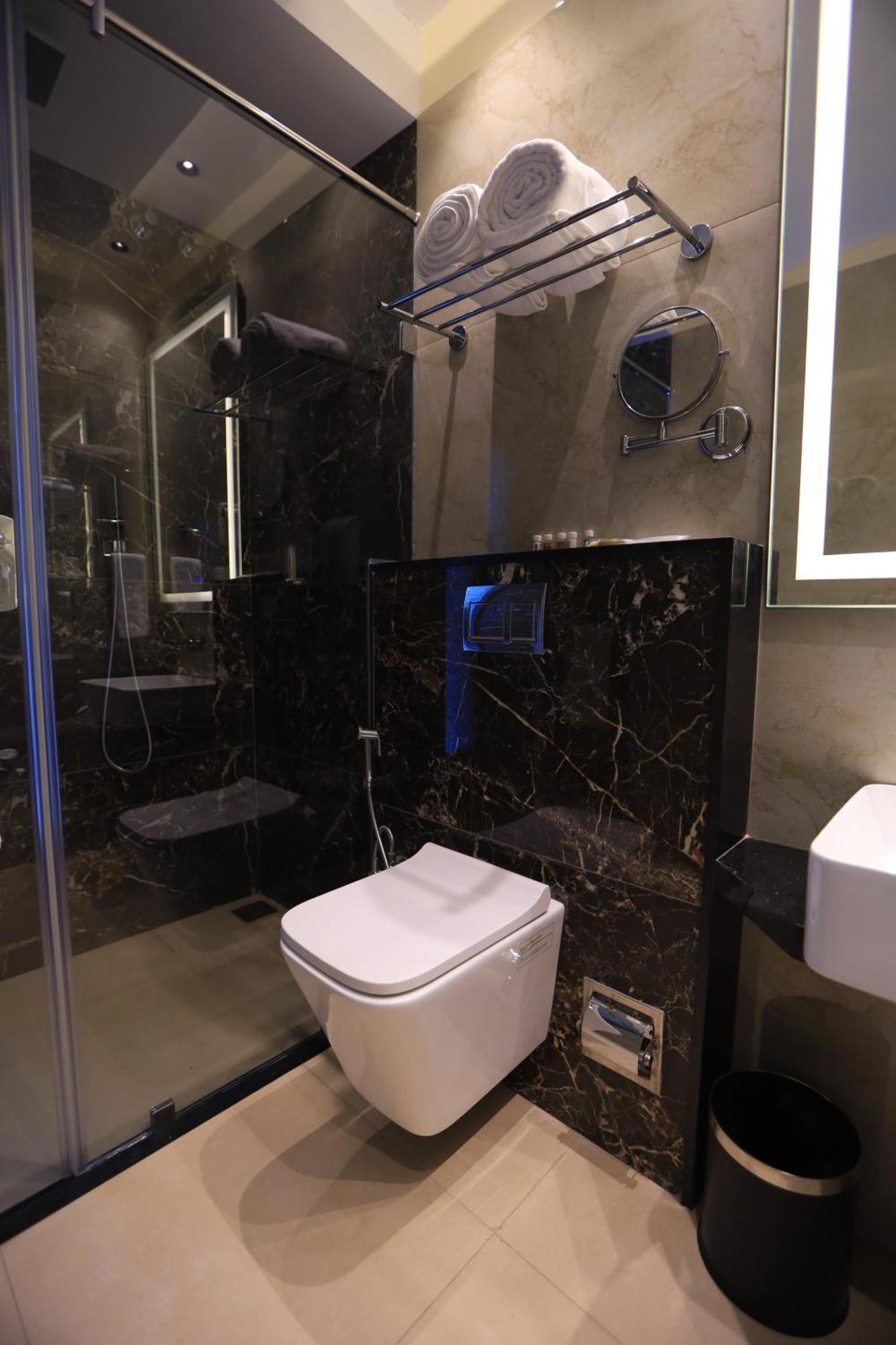 Kings Bury Inn Кумбаконам Екстериор снимка