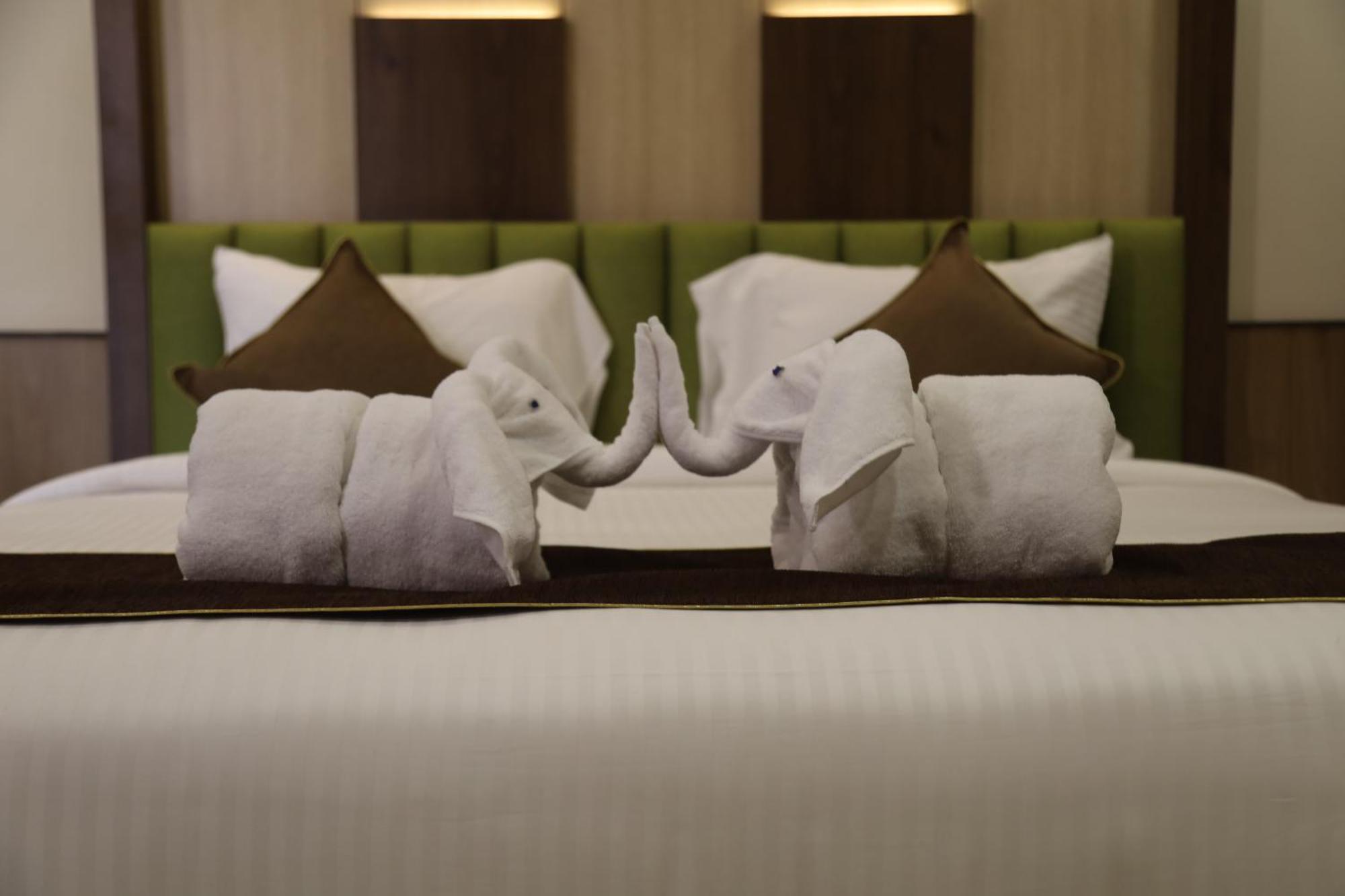 Kings Bury Inn Кумбаконам Екстериор снимка
