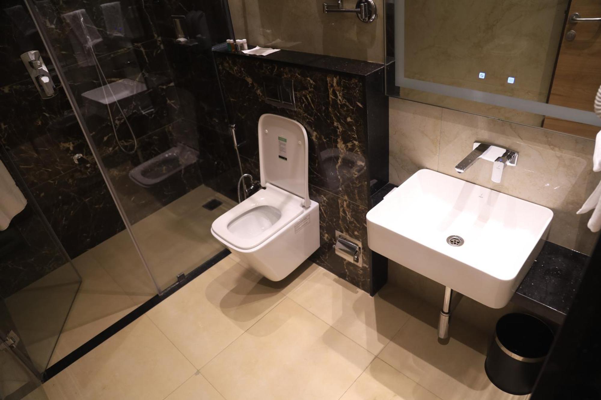 Kings Bury Inn Кумбаконам Екстериор снимка