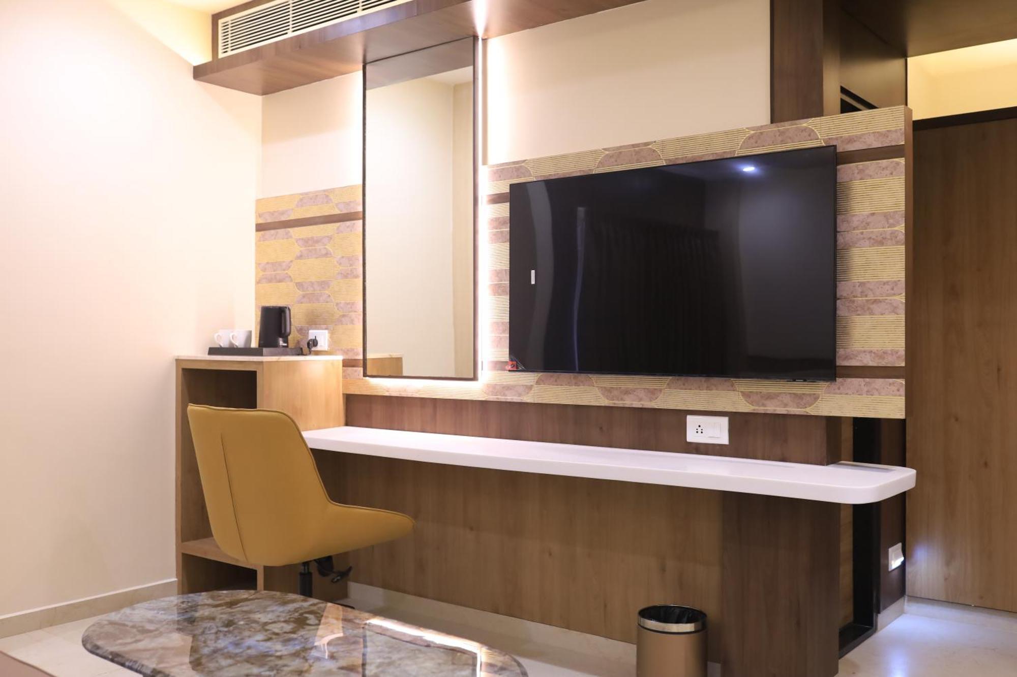 Kings Bury Inn Кумбаконам Екстериор снимка