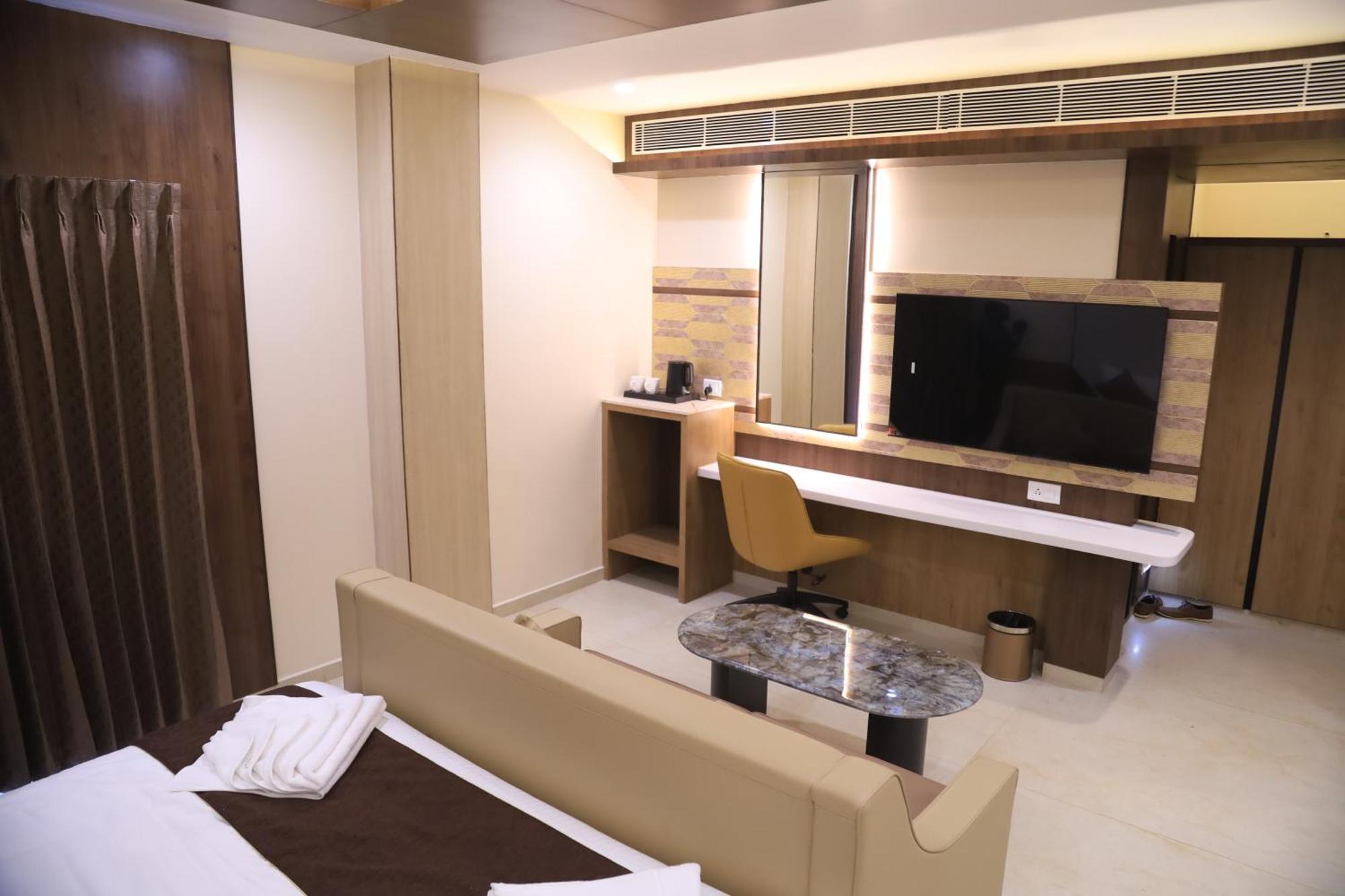 Kings Bury Inn Кумбаконам Екстериор снимка