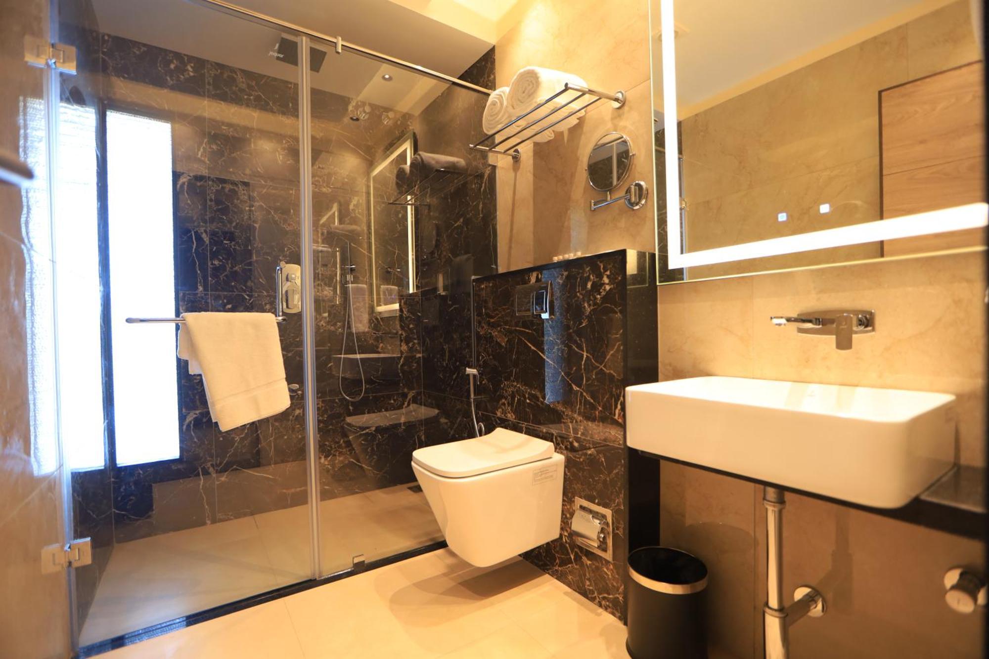 Kings Bury Inn Кумбаконам Екстериор снимка