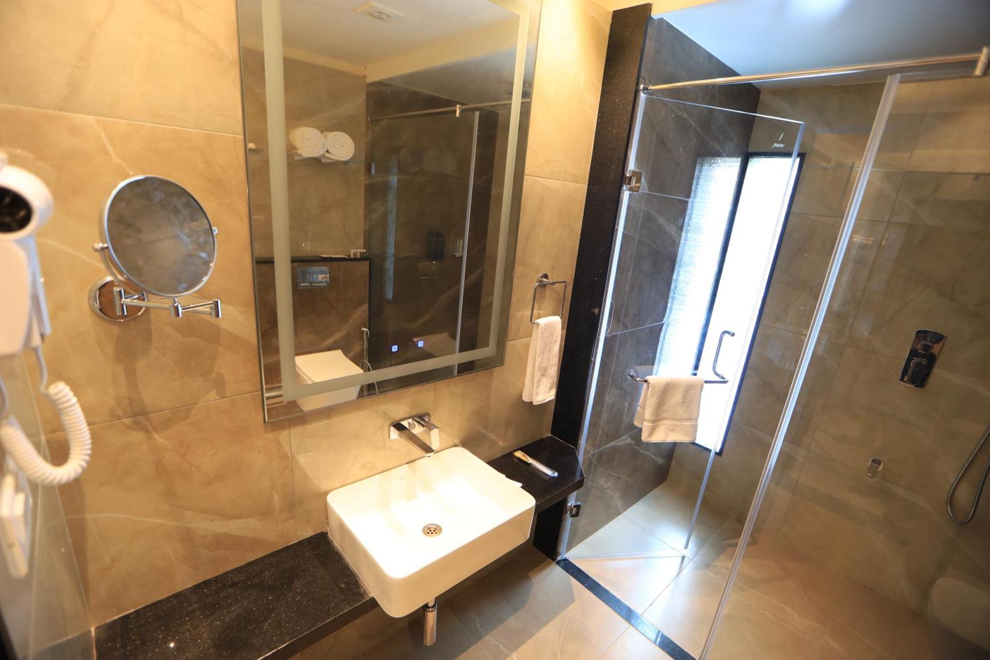 Kings Bury Inn Кумбаконам Екстериор снимка