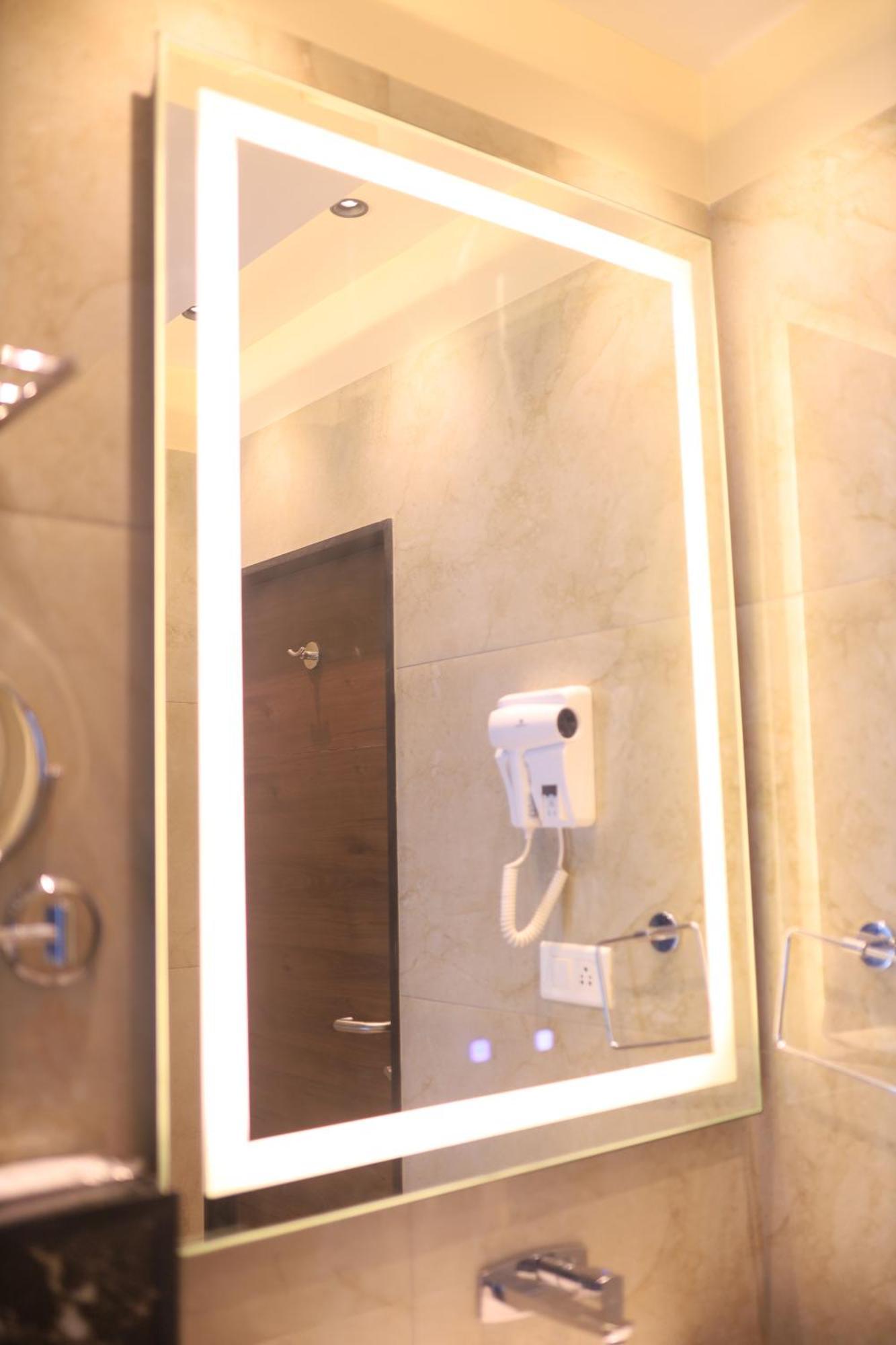 Kings Bury Inn Кумбаконам Екстериор снимка